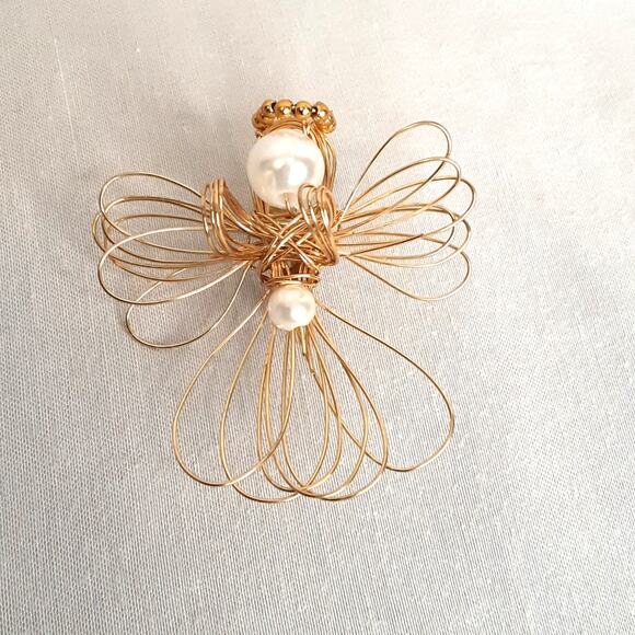 Holiday Angel Brooch Gold Tone Wire And Pearlesque Beads - Picture 3 of 6